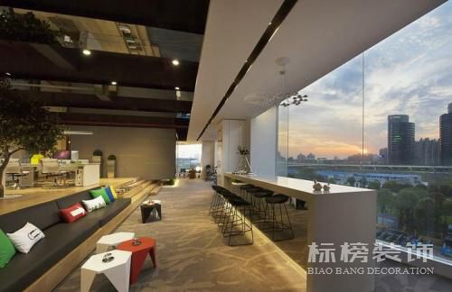 深圳办公室装修如何选择好家居？